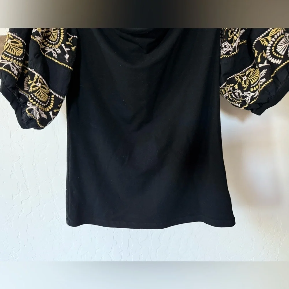 Free People|Black floral embroidered puff sleeve top “Rock with it”, Bohemian•